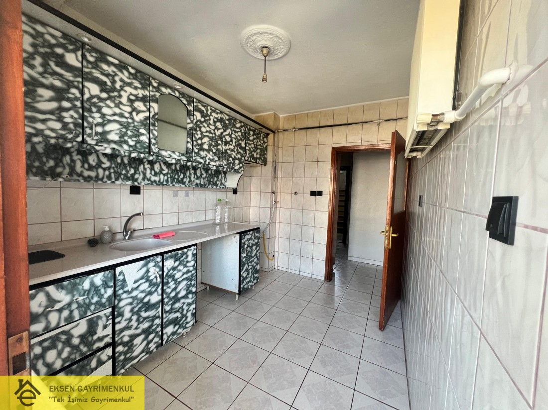 DEVREK YOL AYRIMI MEVKİİ ASANSÖRLÜ BİNADA  ARAKAT DAİRE