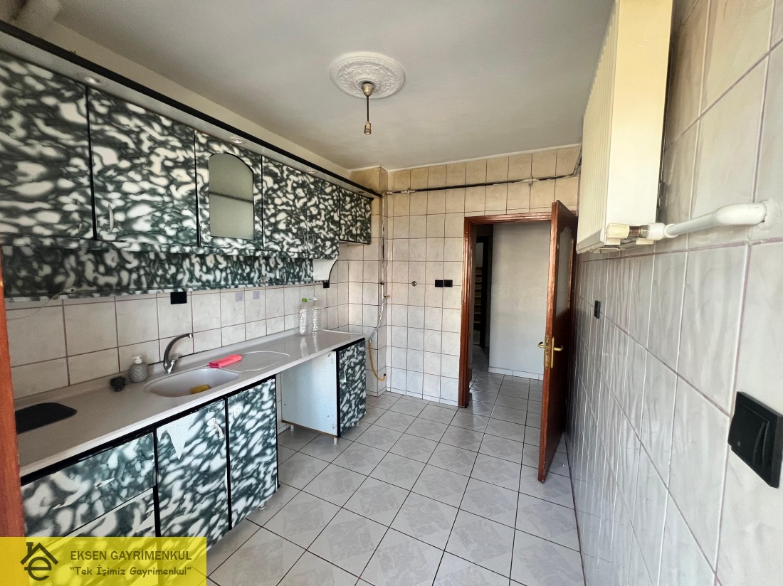 DEVREK YOL AYRIMI MEVKİİ ASANSÖRLÜ BİNADA  ARAKAT DAİRE