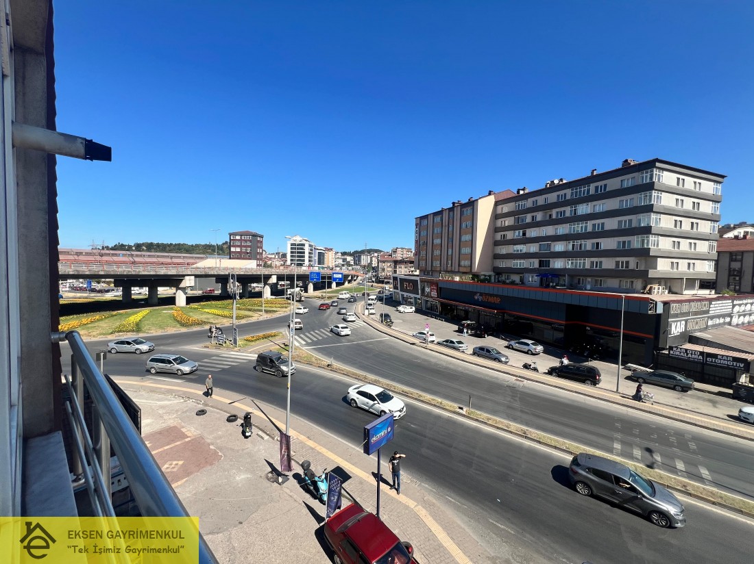 DEVREK YOL AYRIMI MEVKİİ ASANSÖRLÜ BİNADA  ARAKAT DAİRE