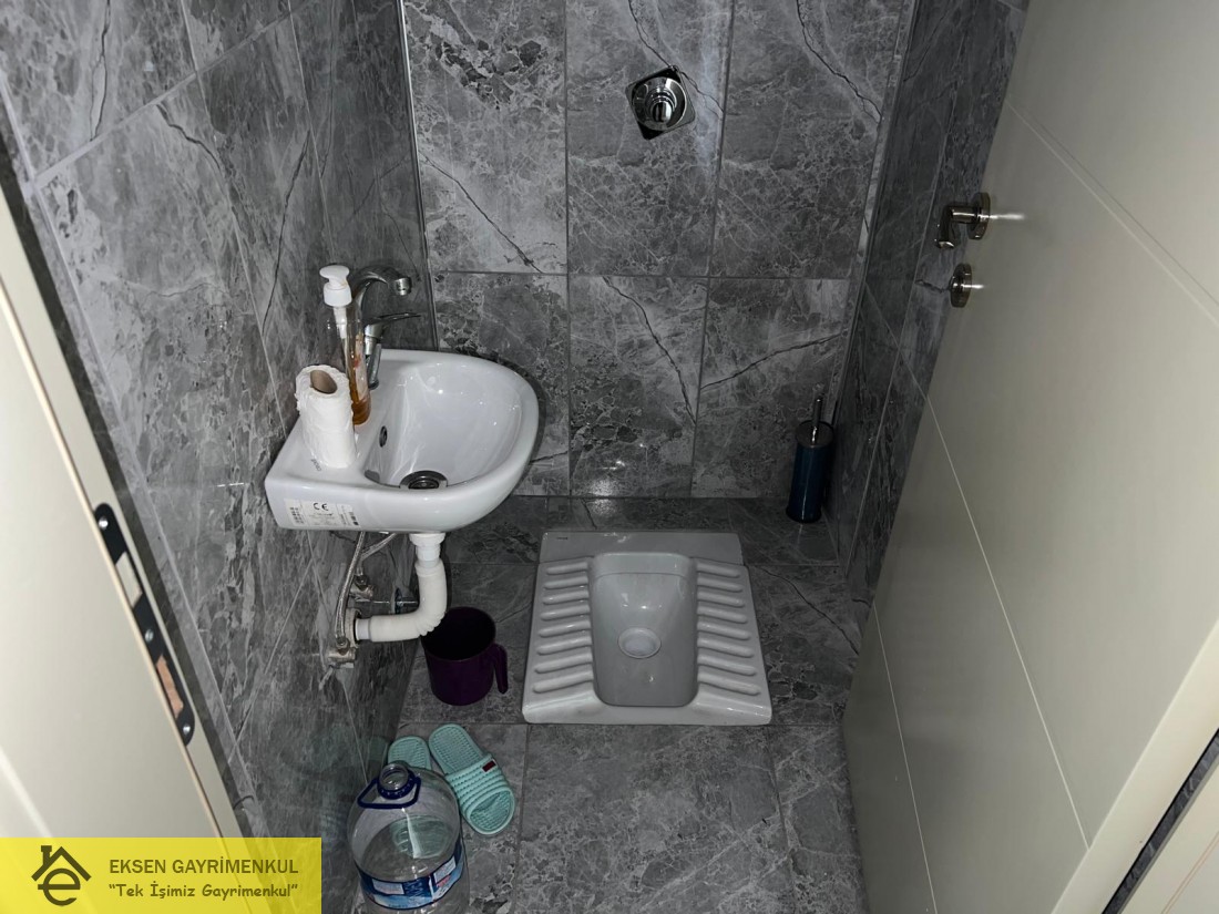 DENİZCİLİK FAKÜLTESİ MEVKİİ  ANAYOLA YAKIN EŞYALI SIFIR DAİRE.