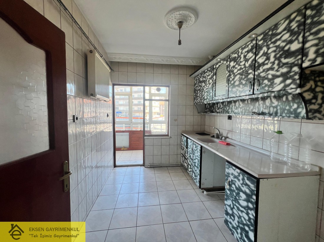 DEVREK YOL AYRIMI MEVKİİ ASANSÖRLÜ BİNADA  ARAKAT DAİRE
