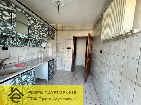 DEVREK YOL AYRIMI MEVKİİ ASANSÖRLÜ BİNADA  ARAKAT DAİRE