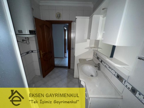 EKSEN DEN ADLİYE VERGİ DAİRESİ MEVKİİ SİTE İÇERİSİNDE DENİZ MANZARALI DAİRE