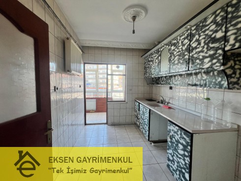 DEVREK YOL AYRIMI MEVKİİ ASANSÖRLÜ BİNADA  ARAKAT DAİRE